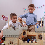 Le Château du Maître des armes Papo en bois, Collection Médiéval, jouet éducatif idéal pour enfants et collectionneurs